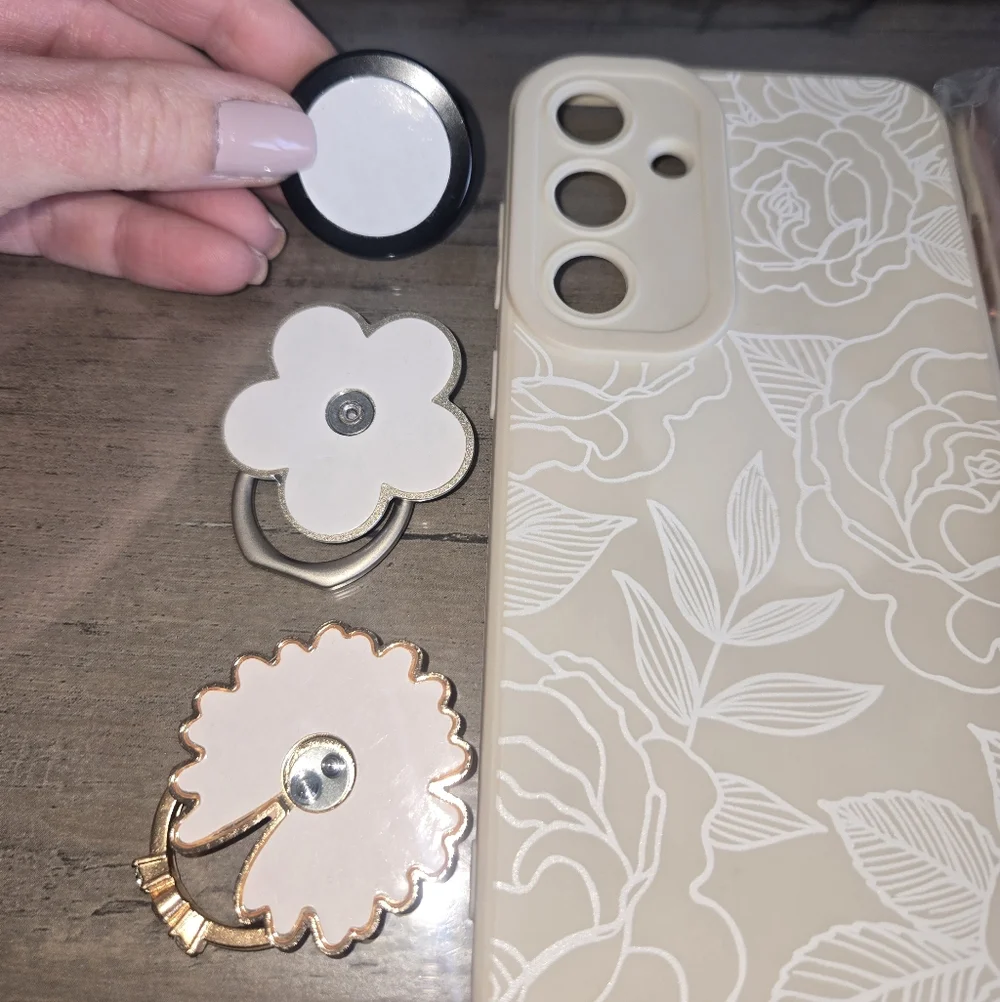 SAMSUNG GALAXY 24 PLUS Floral White and Gold Phone Case with Phone Charms